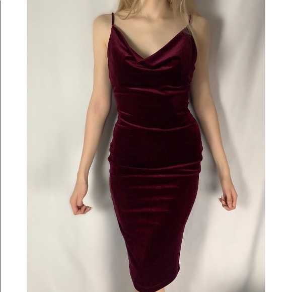 Get Fashionized Dresses & Skirts - ✨NEW✨Velvet Burgundy Midi Dress